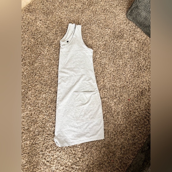 Shorts jumpsuit (maternity) small. Fits like medium/large - Picture 3 of 4